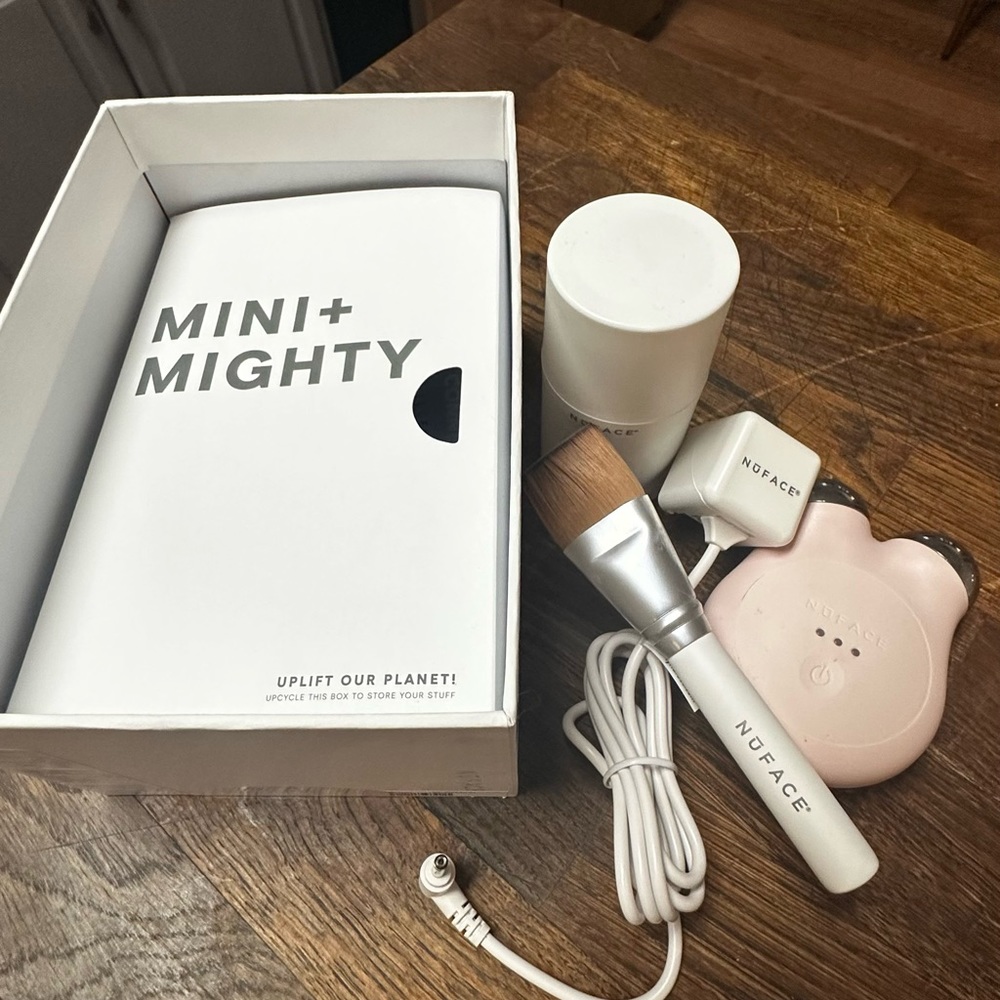 NuFace Mighty Mini Facial uplift